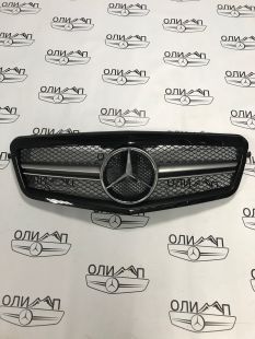 Решетка радиатора 63 AMG на Mercedes w212 09-13 год